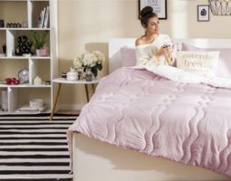 I z malých ložnic můžete vykouzlit perfektní oázu spánku. Máme pro vás pár tipů, které vám k tomu dopomohou.